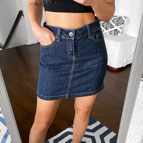 🐚 MISS CAPRI DARK WASH HIGH WAIST MINI SKIRT! - Picture 2 of 11